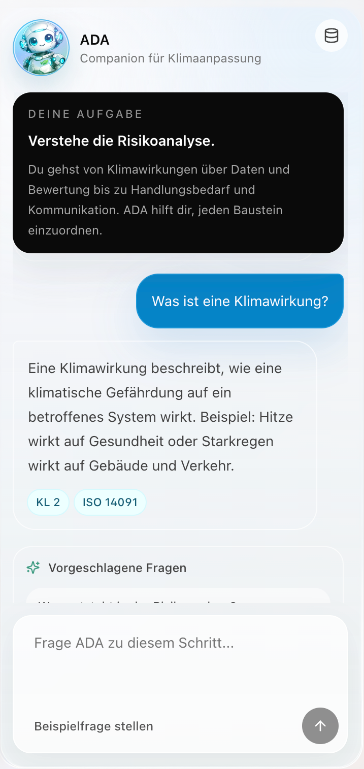 Ada Companion — Chat-Oberfläche: Ada erklärt eine Klimawirkung in einfacher Sprache, mit Quellen-Tags (KL 2, ISO 14091) und vorgeschlagenen Fragen.